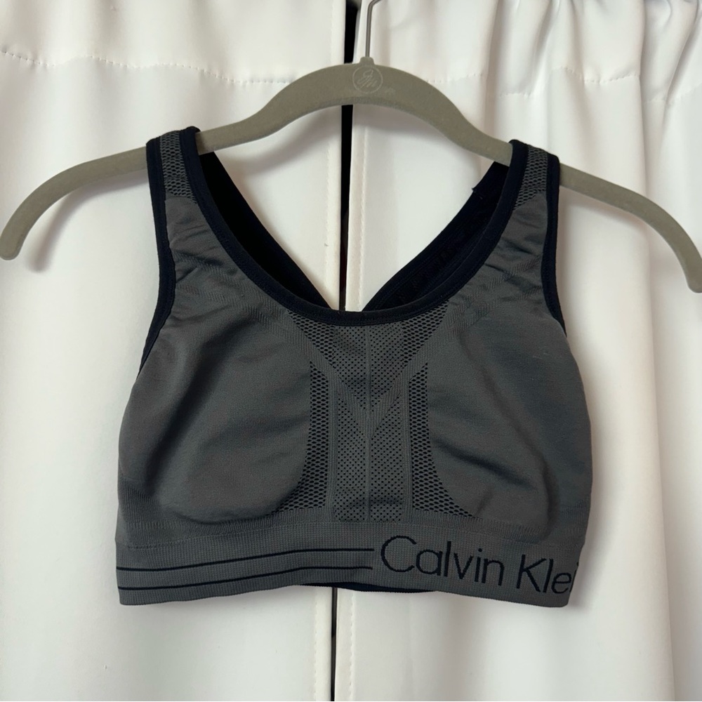 Calvin Klein Gray & Black Low Impact Reversible Sports Bra Size Medium